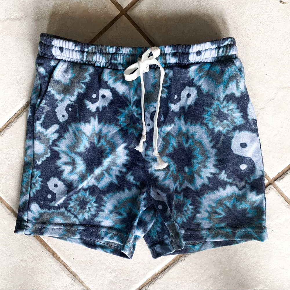 Asis • Graphic Shorts
